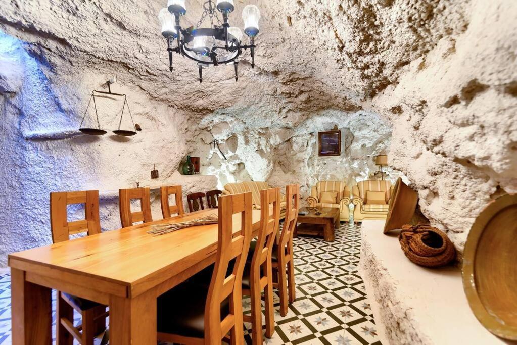 Cueva Con Jacuzzi A 20 Minutos De Valencia Villa Benaguacil Exterior foto