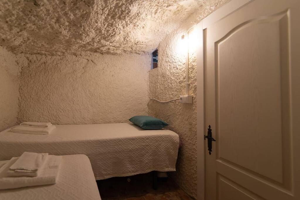 Cueva Con Jacuzzi A 20 Minutos De Valencia Villa Benaguacil Exterior foto